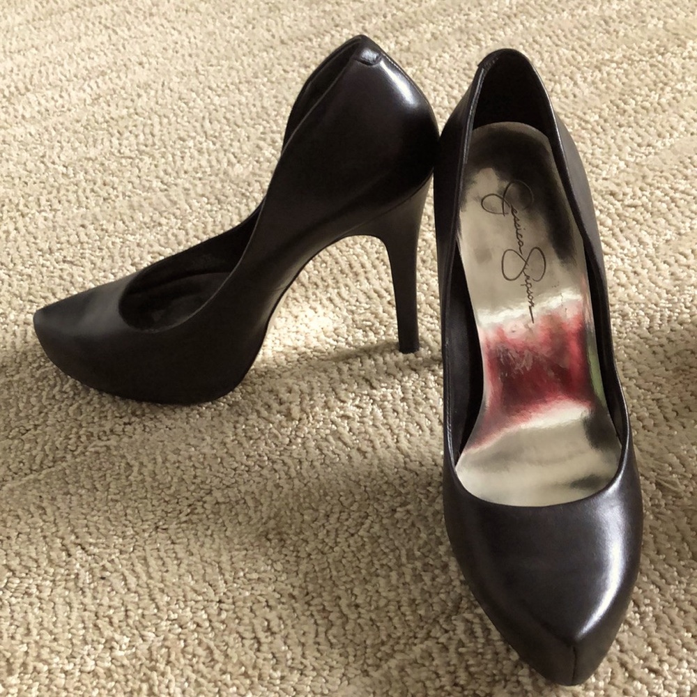 Jessica Simpson pumps